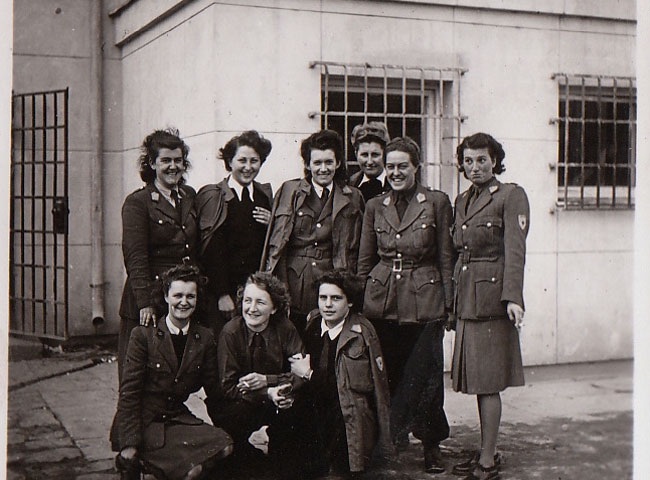 filles escadron bleu.jpg